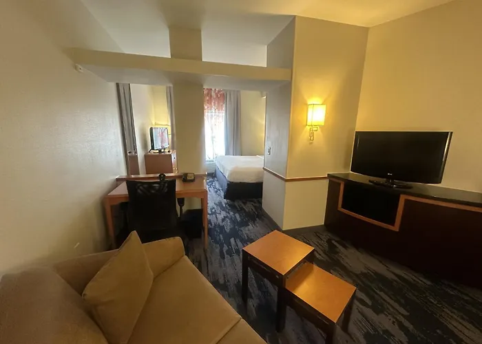 Hotel Fairfield & South Medical District 3*